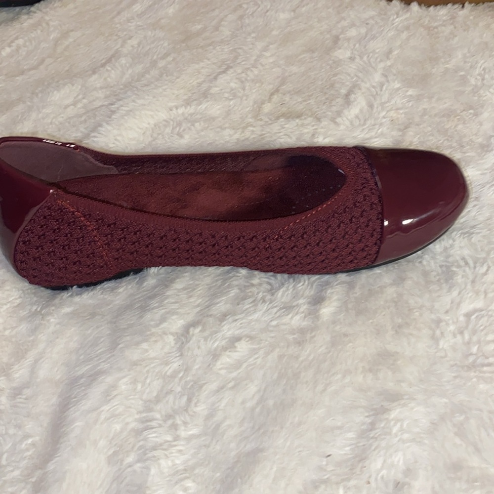 Woman’s Bare Traps Memory Foam Slide Ons Size 91/2 - image 6